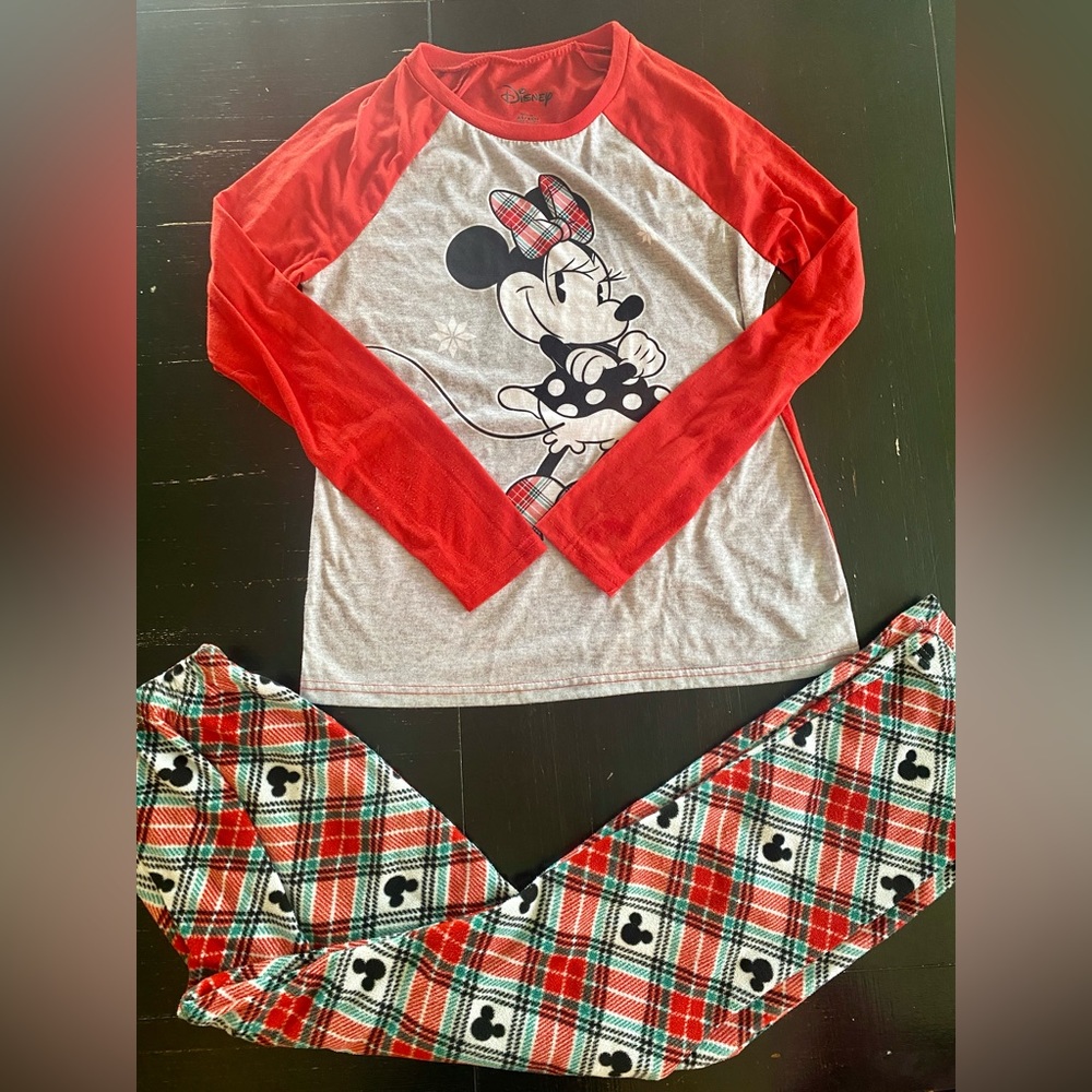 Women’s Disney Christmas Minnie Mouse Pajama Set